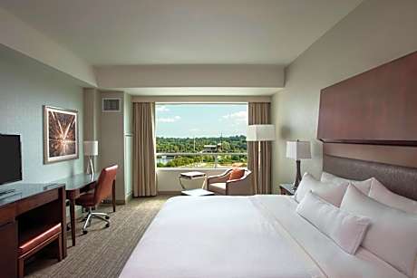 Premium Corner King Room