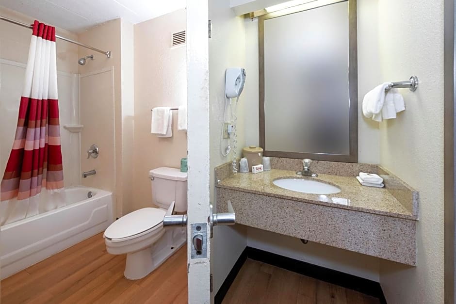Red Roof Inn Tinton Falls-Jersey Shore