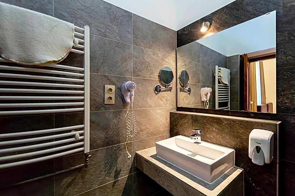 Vén Diófa De Lux Panzió