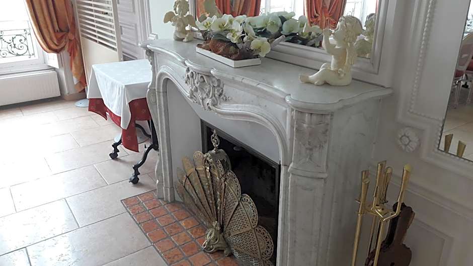 Logis Hostellerie Le Chatel Nangis