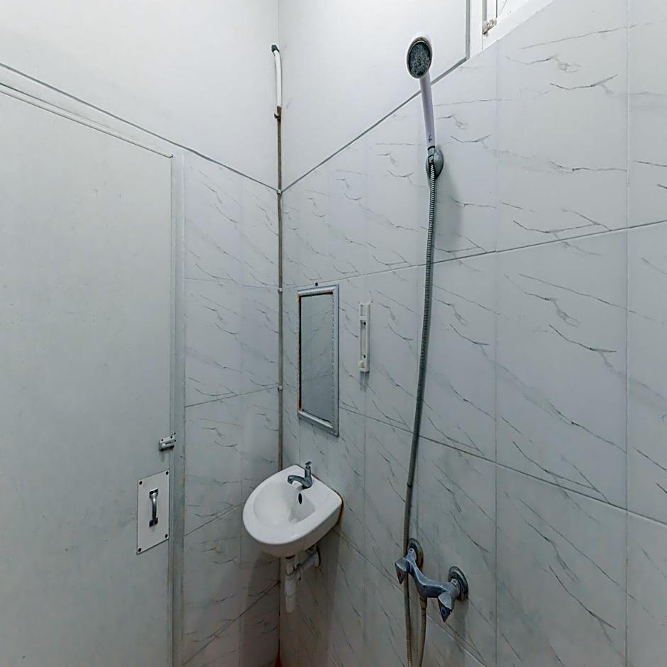 RedDoorz near RS Permata Cirebon