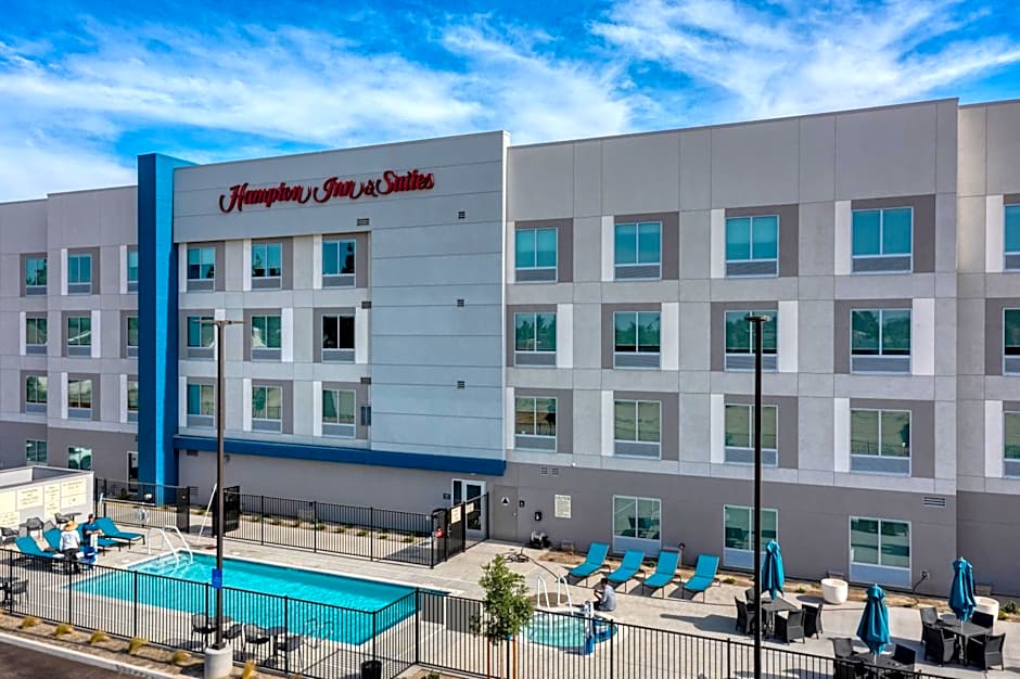 Hampton Inn & Suites Bakersfield Central