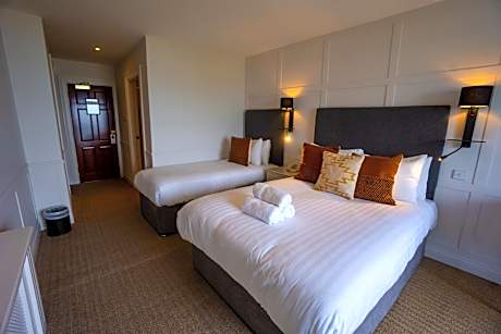 Family Room with Sea View (2 Adults + 1 Child)