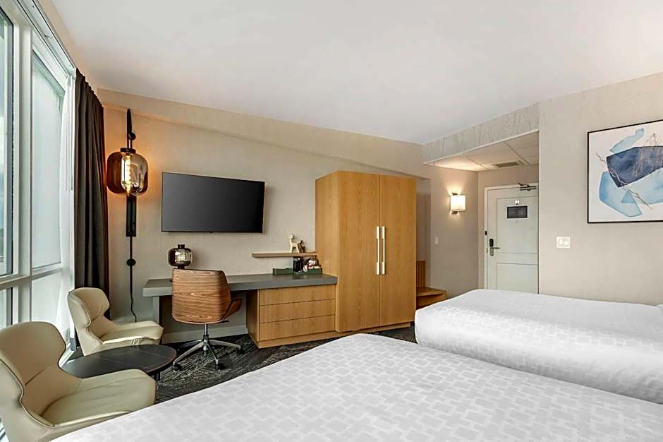 Clarion Lakeside Inn & Conference Centre