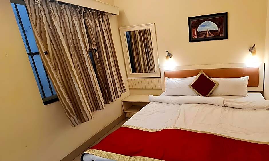 Hotel Kamal ( Nearest to Taj Mahal )
