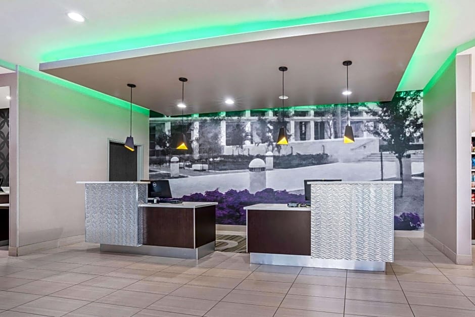 La Quinta Inn & Suites by Wyndham College Station South