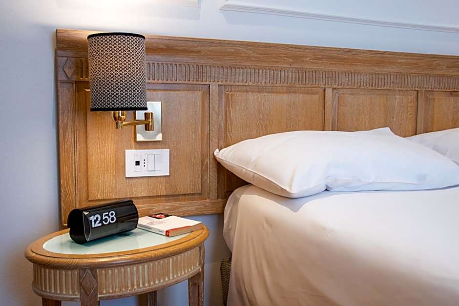 Ambassador Palace Hotel