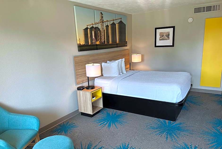 Days Inn by Wyndham Hays