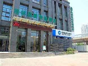 GTR - Guest Room with One 1.8M Bed