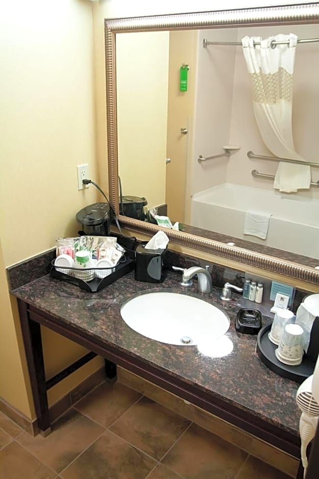 Hampton Inn & Suites Mission