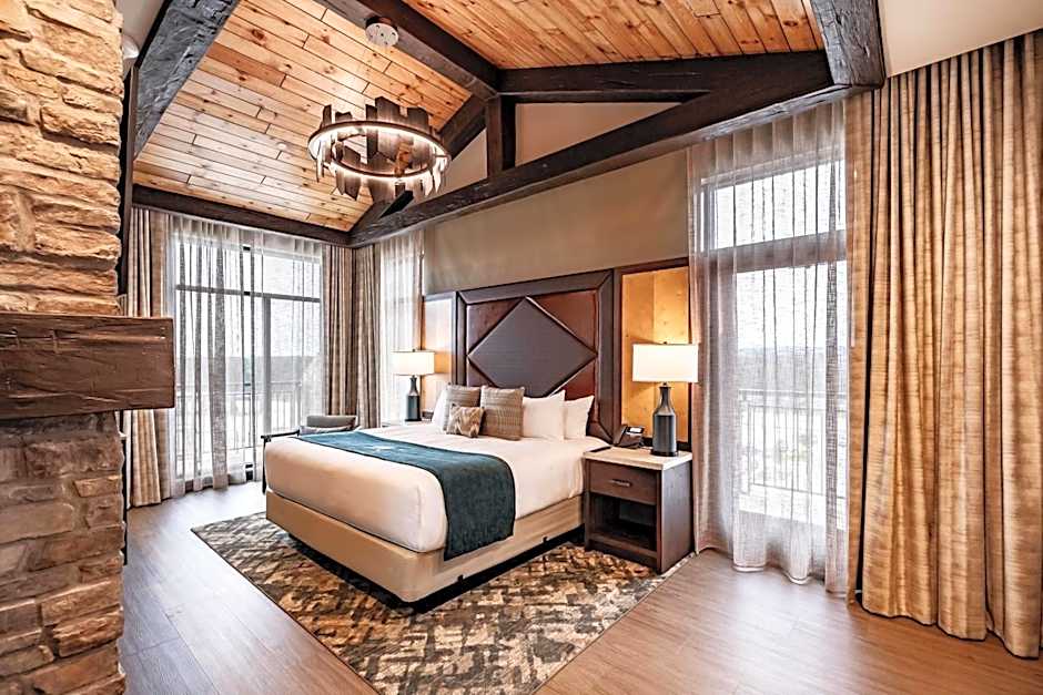 Photo 1 of 7 of Executive 1 King Bed Suite, Corner