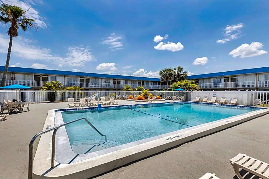 Days Inn by Wyndham Titusville Kennedy Space Center