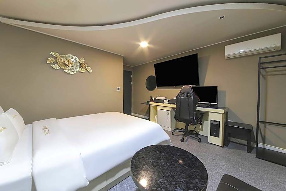 Gunsan Hotel May