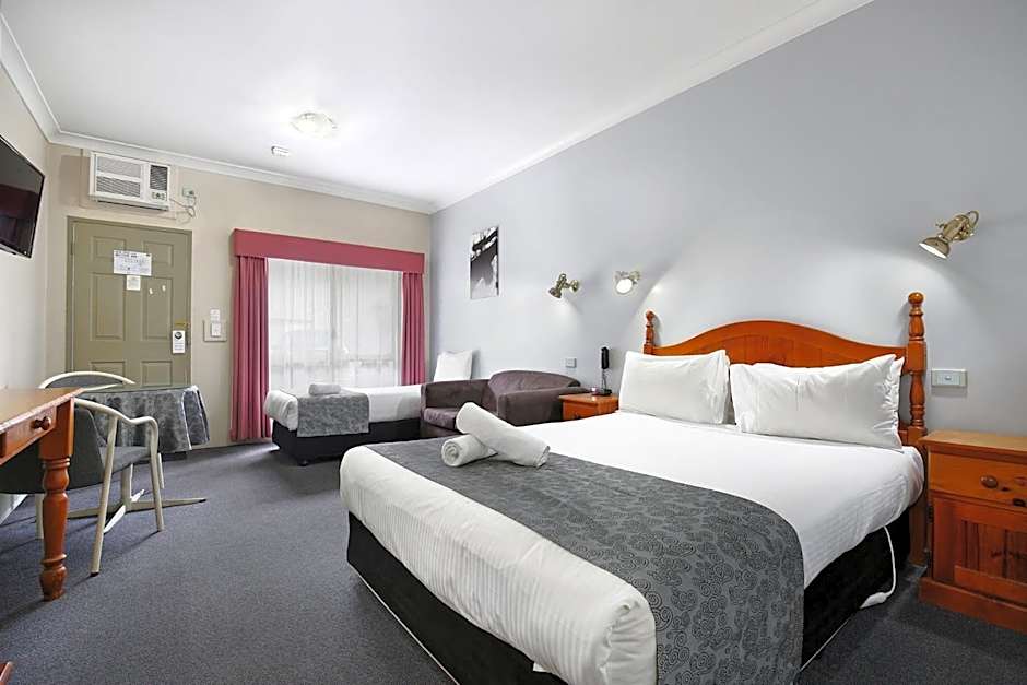 New England Motor Inn