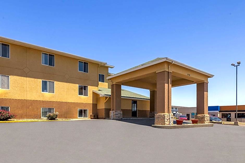Super 8 by Wyndham Dodge City