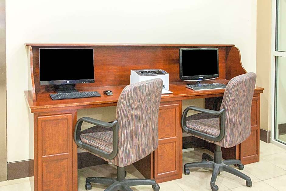 Hawthorn Extended Stay by Wyndham Bloomington