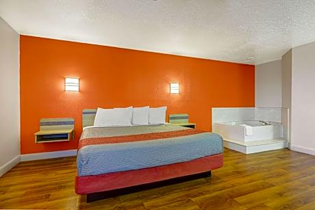 1 Queen Bed Suite Non-Smoking Accessible