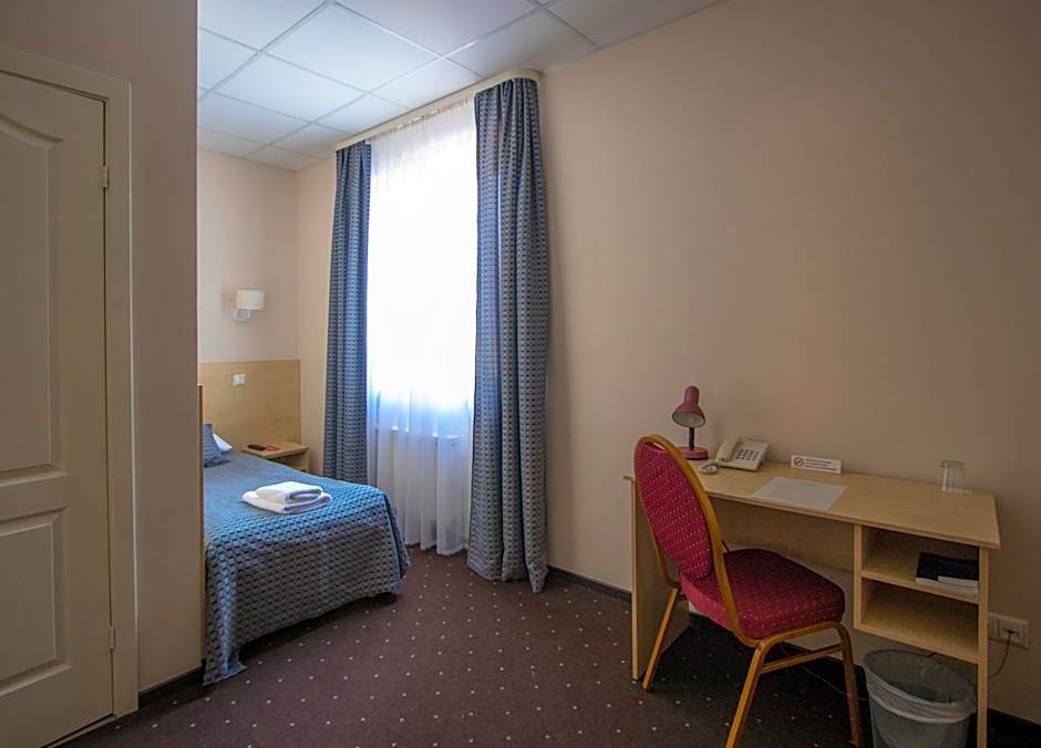 Hotel BEST with FREE PARKING