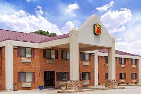 Super 8 by Wyndham Eddyville/Kuttawa