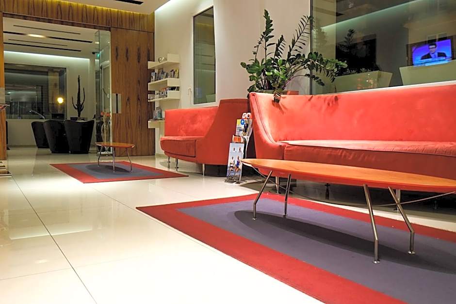 Card International Hotel