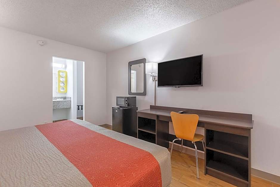 Motel 6-Bryan, TX - University Area