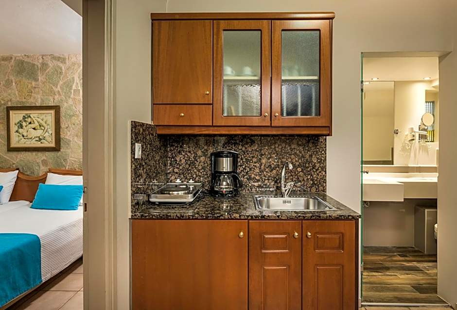 Elotis Suites