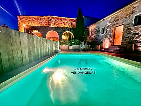 La Maison des Vendangeurs - TABLE D'HÔTES - Jacuzzi - Balnéo SPA - ACCES Piscine pour chambre Grafitti et chambre La Tour