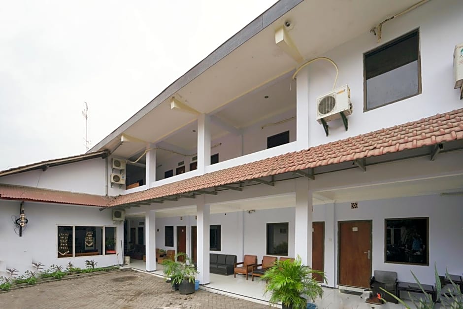 OYO 2003 Female Guest House