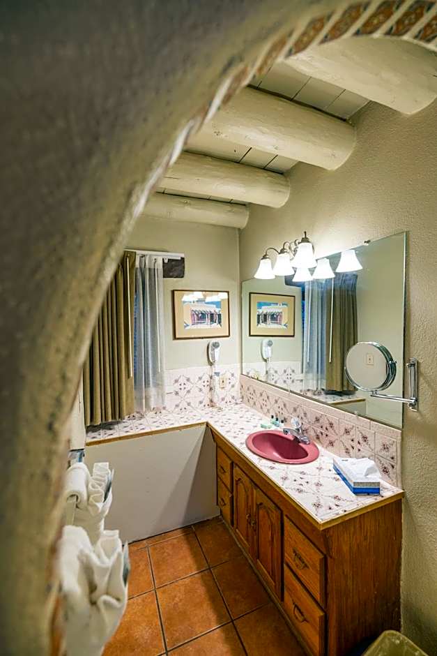 Sagebrush Inn & Suites