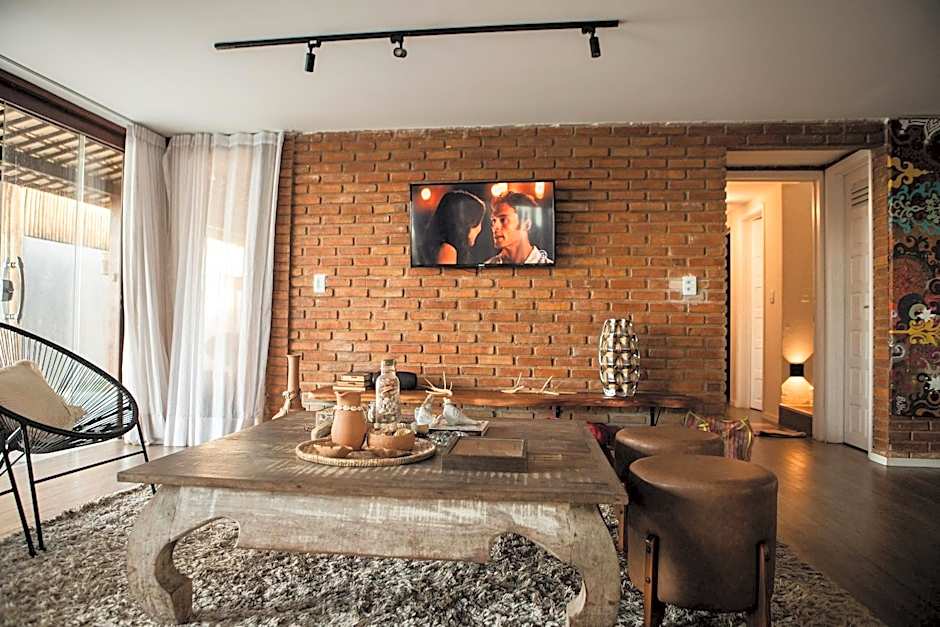 Casa com 5 suítes, sauna, piscina e área gourmet