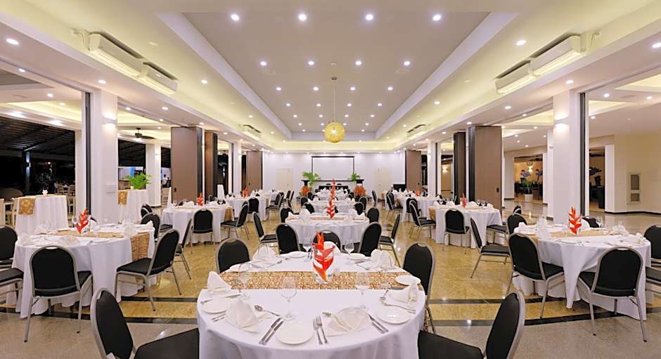 Tanoa International Dateline Hotel