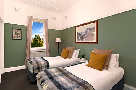 Twin Room with Ensuite Bathroom