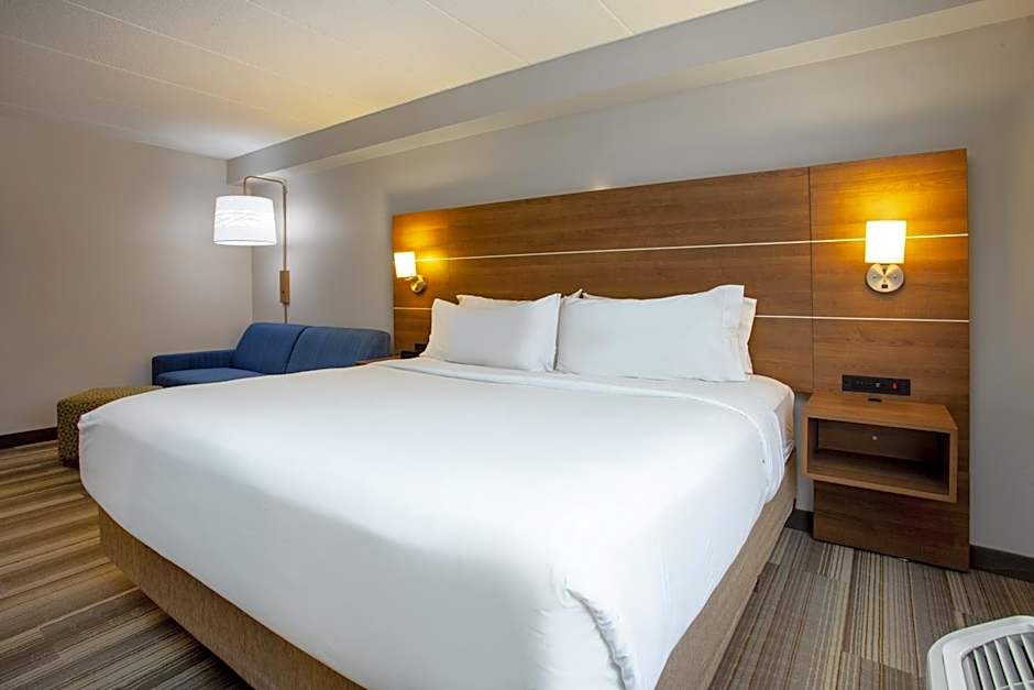 Photo 1 of 3 of Standard 1 King Bed with Sofabed