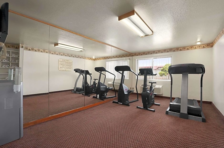 Super 8 by Wyndham Austin North/University Area