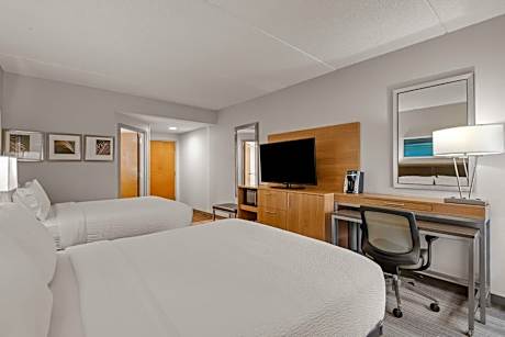 Standard Queen Room with Two Queen Beds - Top Floor