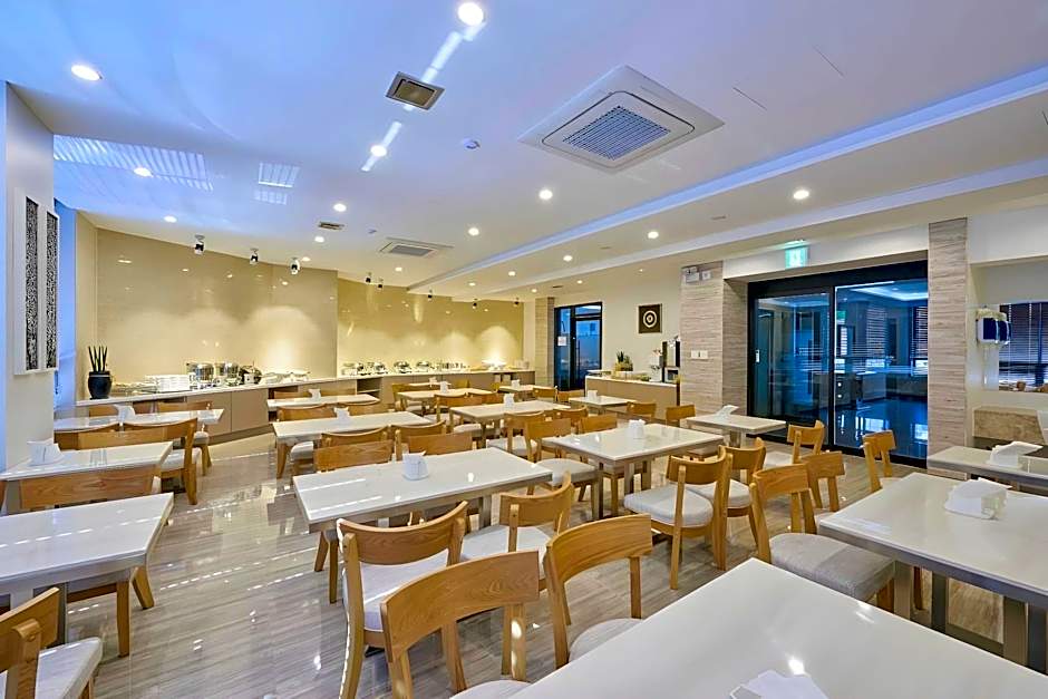 Aura Business Hotel