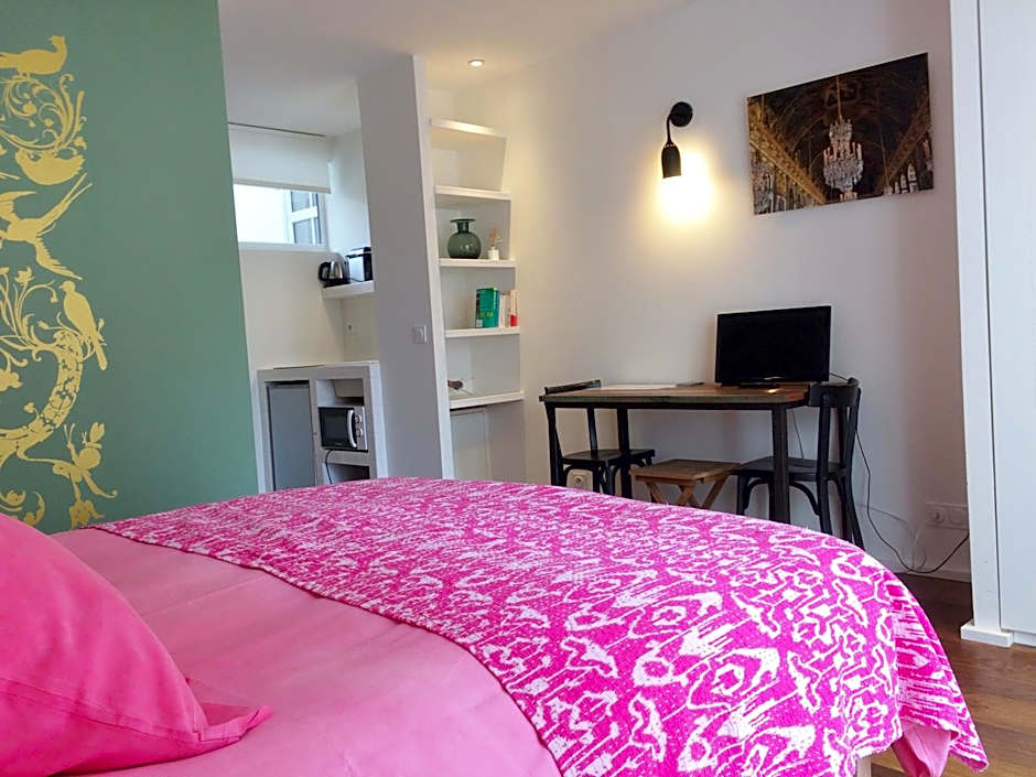 Denis & Virginie - château à pied - parking gratuit