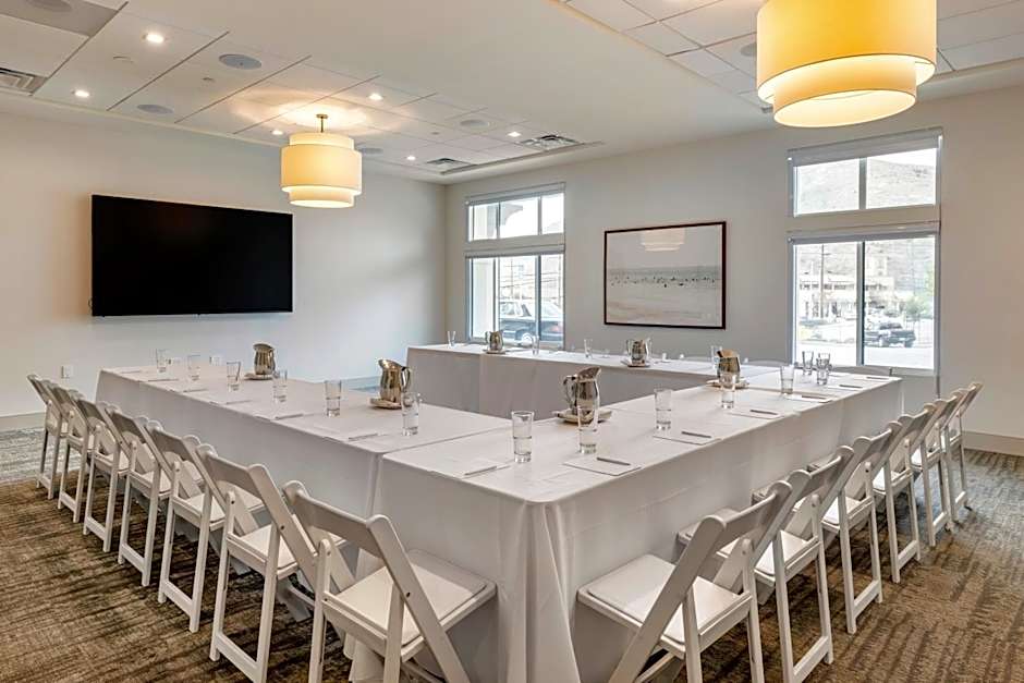 Cambria Hotel Calabasas - Malibu