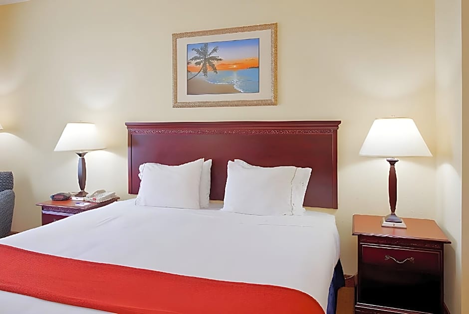 Holiday Inn Express Hotel & Suites Panama City-Tyndall By IHG