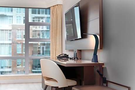 Club Room, 2 Queen Beds, Nonsmoking