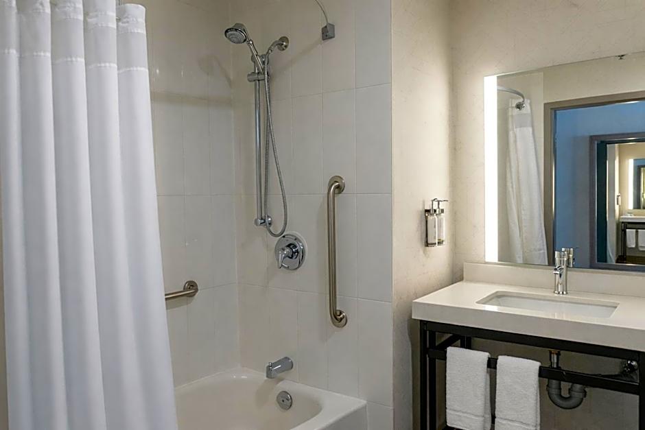 Holiday Inn Express & Suites Timmins by IHG