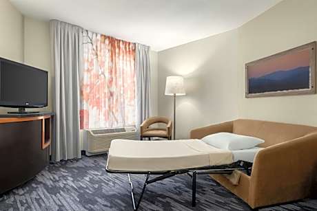 King Suite with Bathtub and Sofa Bed - Mobility Access/Hearing Accessible