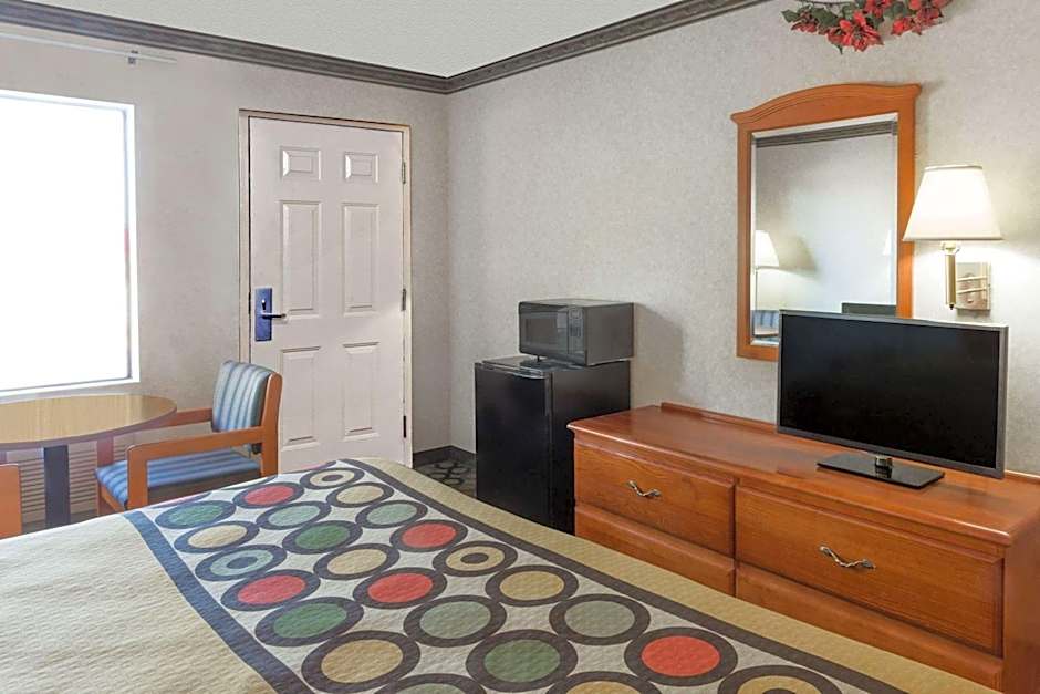 Super 8 by Wyndham Ashburn