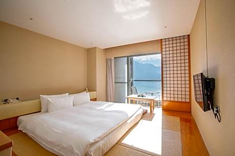 Deluxe Double Room with Side Lake View