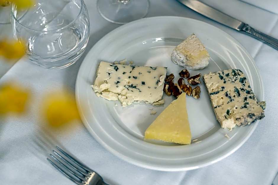 Hôtel Restaurant Le Relays du Chasteau - Logis Hôtel