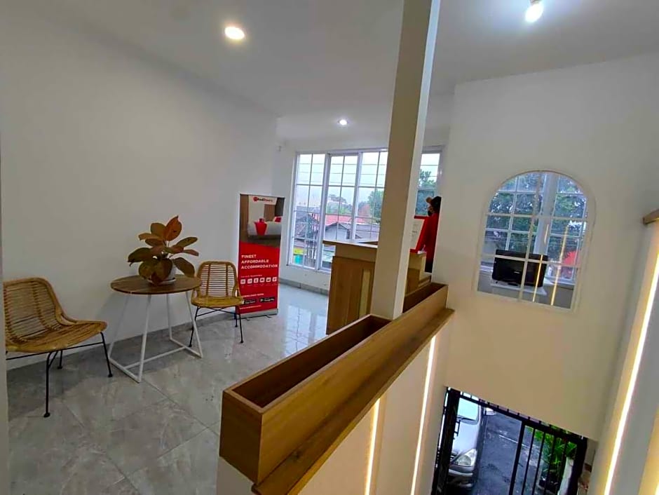 RedDoorz near Rita Super Mall Purwokerto