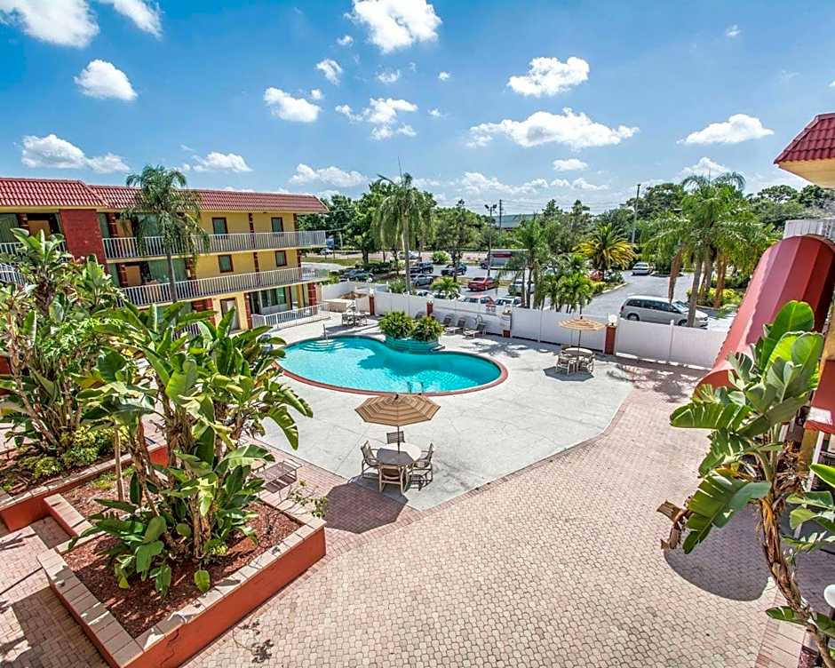 Quality Inn & Suites At Tropicana Field