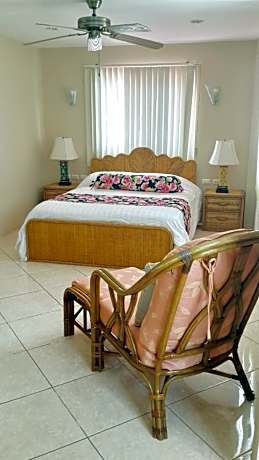 Two-Bedroom Apartment with Spa Bath