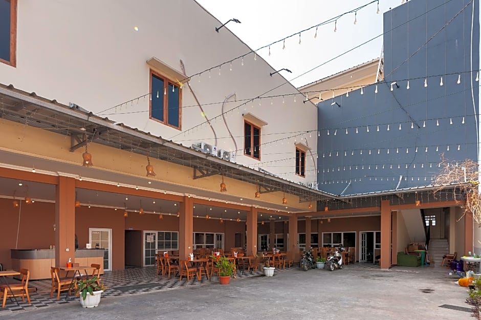 RedDoorz Syariah near Lemahabang Station