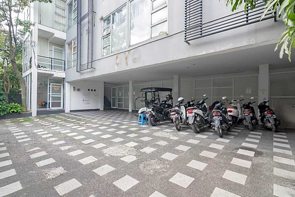 RedDoorz near Trans Studio Mall Bongo Residence